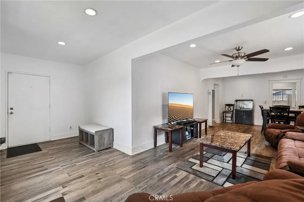 915 E 97th Street, Los Angeles, California 90002 home-pic-3